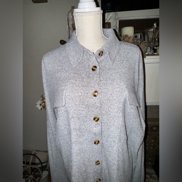 Theo & Spence shacket. Super cozy. SIZE MEDIUM NWT - Picture 3 of 12